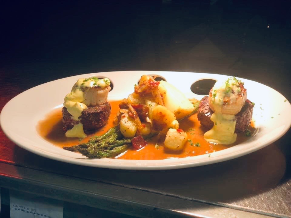 plate with steak, scallops and asparagus 